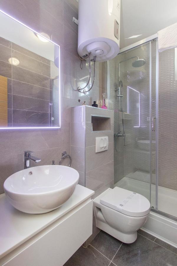 Apartmani Malis Ražanj Eksteriør billede