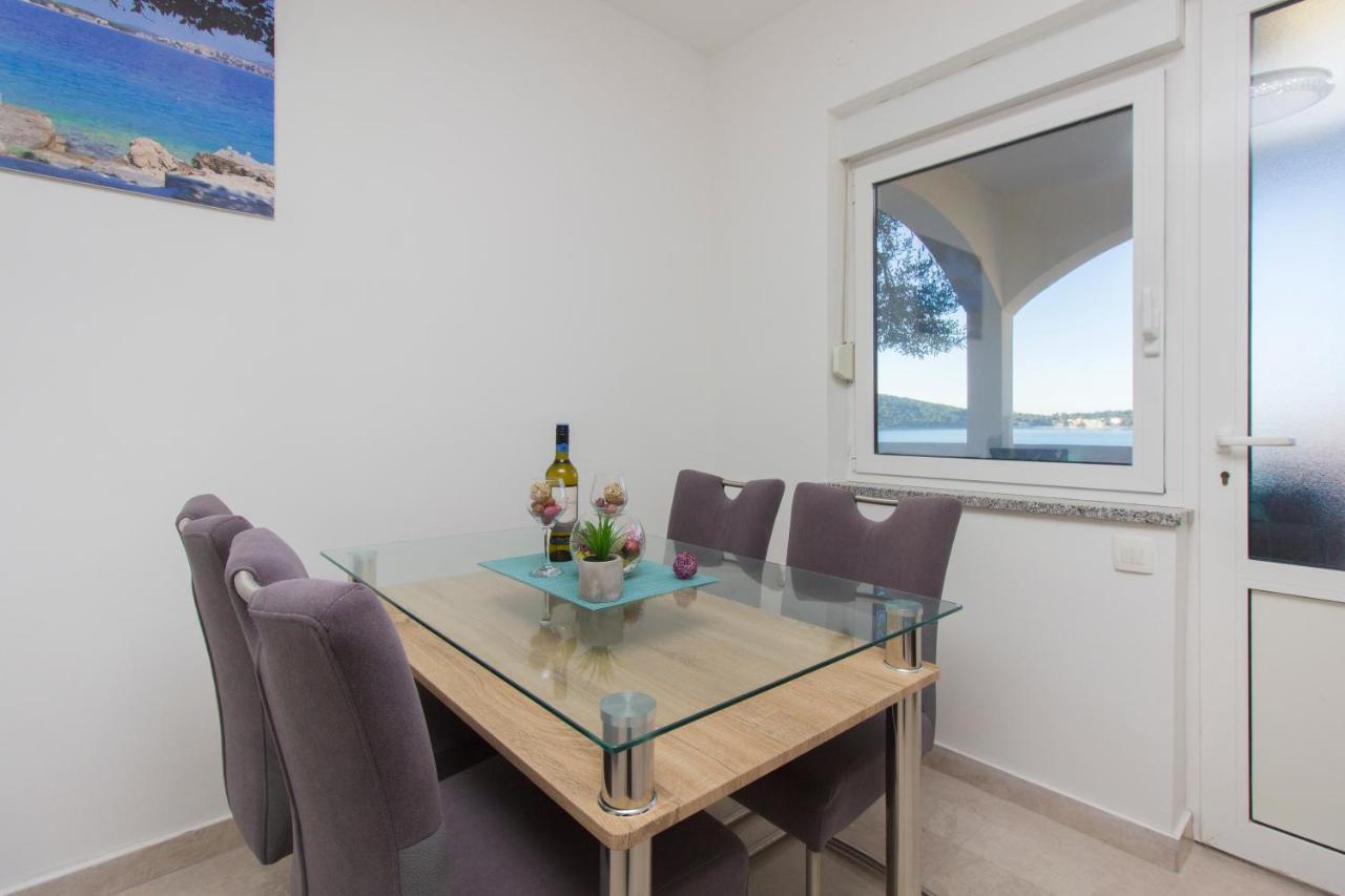 Apartmani Malis Ražanj Eksteriør billede