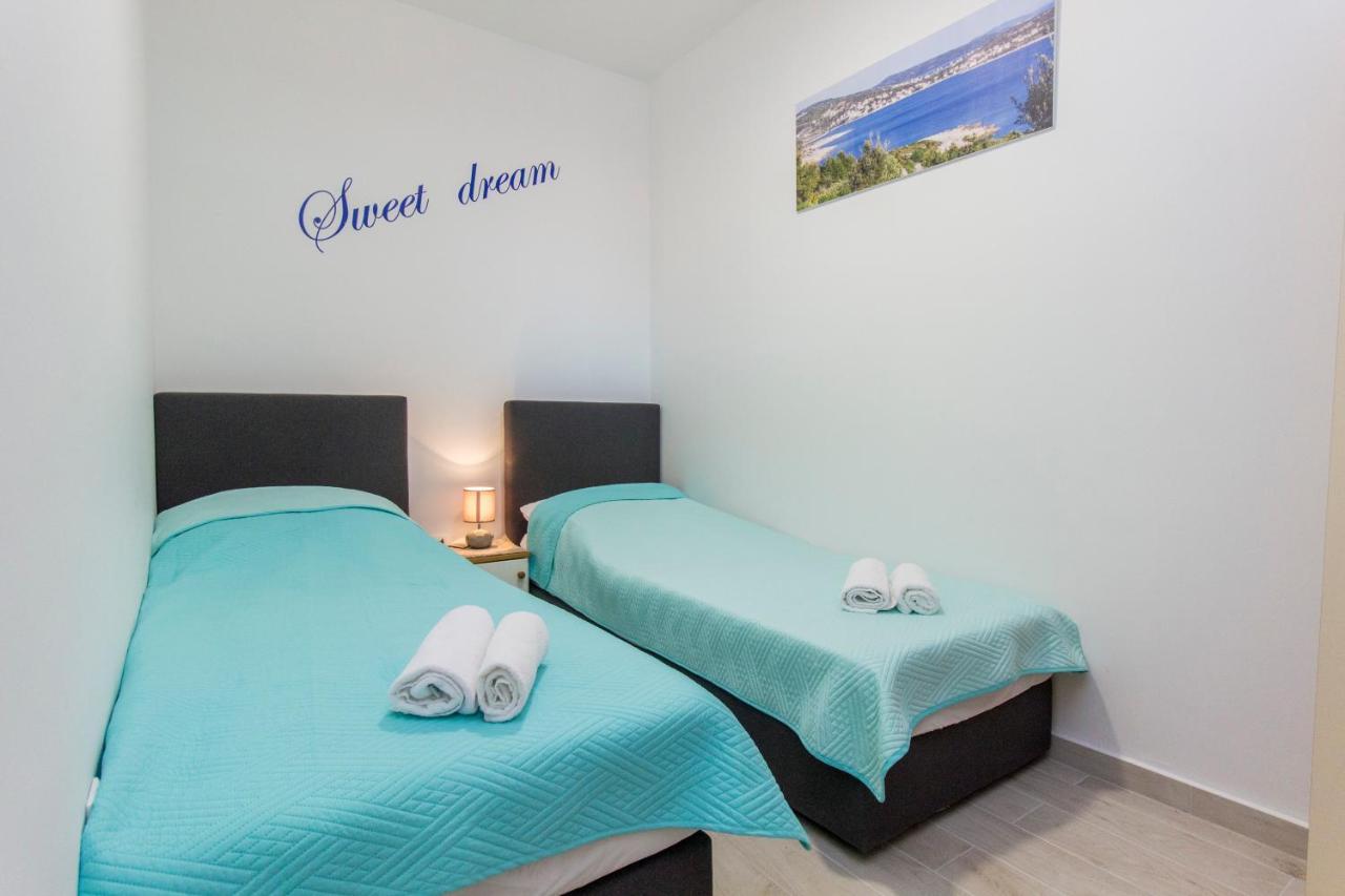 Apartmani Malis Ražanj Eksteriør billede